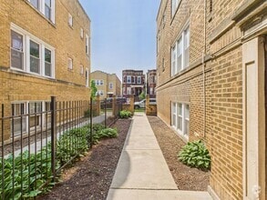 Building Photo - 4338 W Kamerling Ave