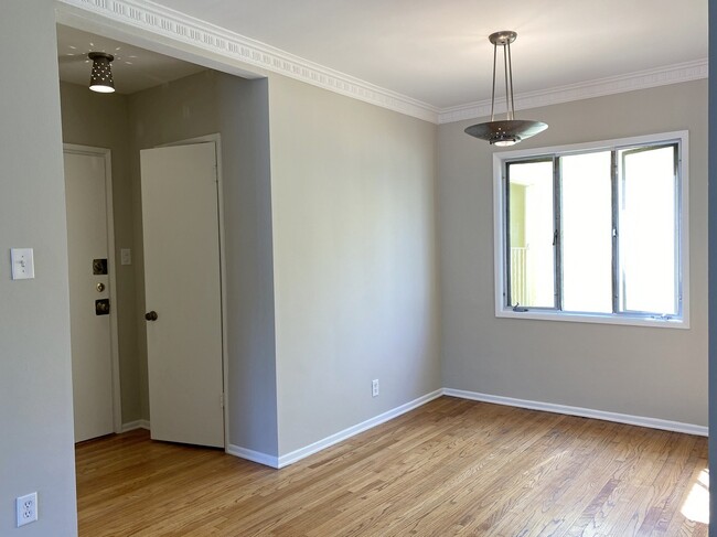 Building Photo - 4700 Los Feliz Blvd