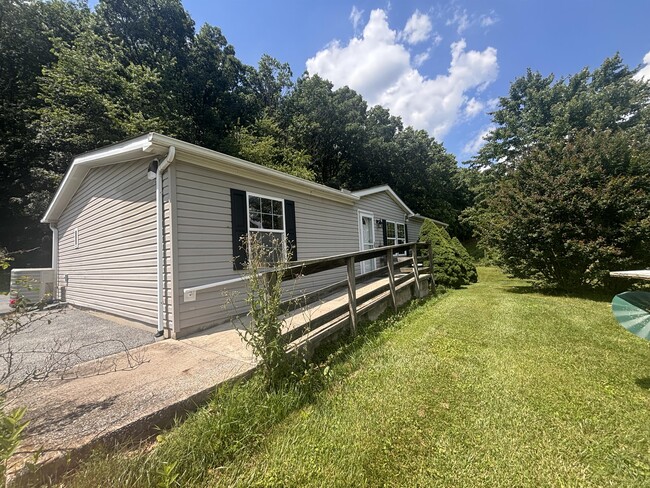 Foto del edificio - 12350 Jesse Smith Rd