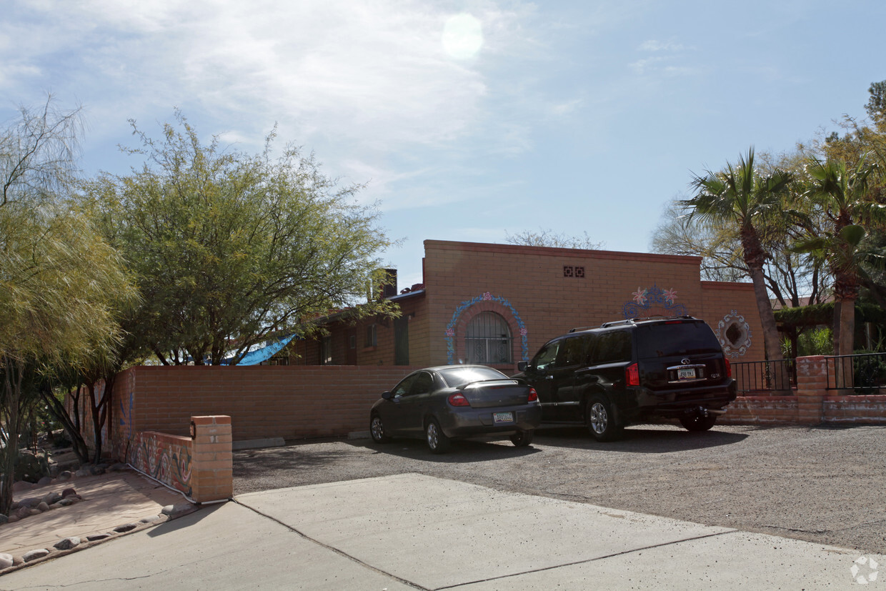 Building Photo - 351 N Silverbell Rd