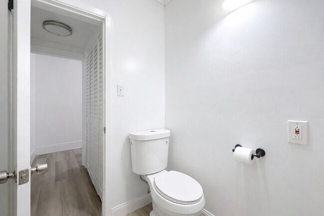 Foto del edificio - 842 W 31st St
