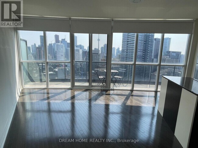 Photo du bâtiment - 25 Carlton St.