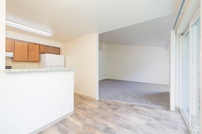 2BR, 1BA - 860SF - Dining Room - Lund Pointe Apartments