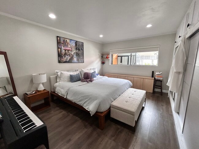 Building Photo - 800 N Eucalyptus Ave