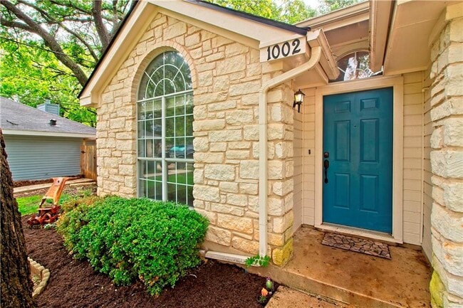 Building Photo - 1002 Garden View Dr