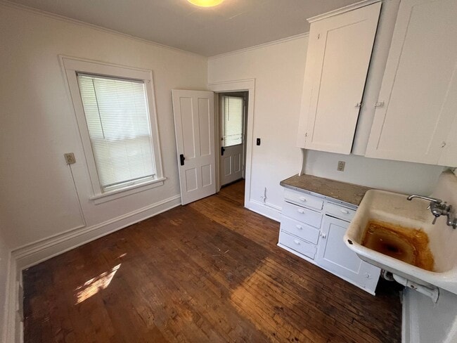 Building Photo - 5 Bed / 2 Bath House Located Downtown Madi...