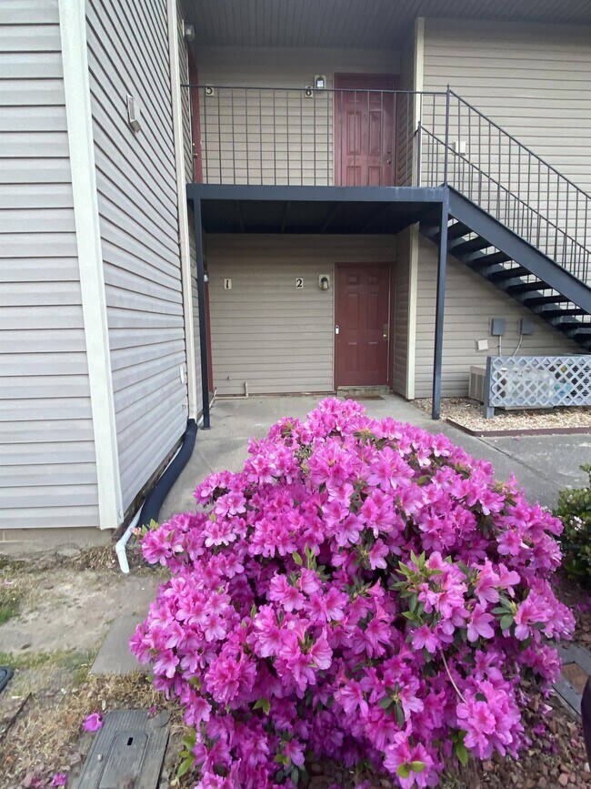 Foto del edificio - 6400 Starbrook Dr