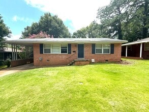 Building Photo - 425 Forest Hills Dr