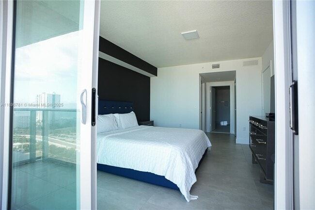 Foto del edificio - 300 Sunny Isles Blvd