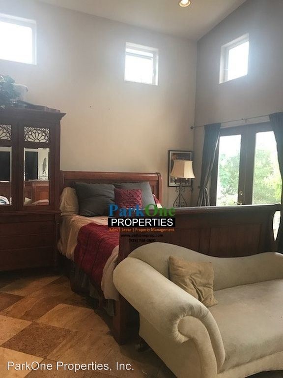 Building Photo - 4 br, 3 bath House - 6 Lavina Ct
