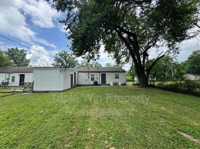 Building Photo - 442 Mueller Ave