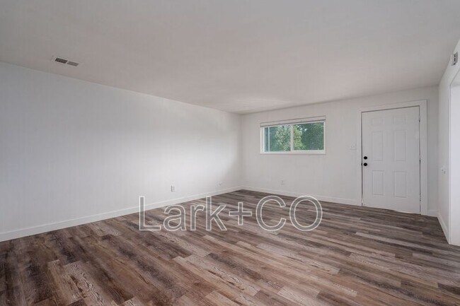 Foto del edificio - 431 E Willamette Ave