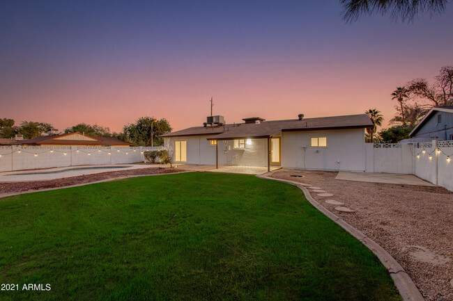 Building Photo - 8550 E Whitton Ave