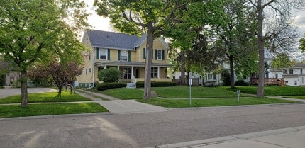 Building Photo - 307 N Chestnut St