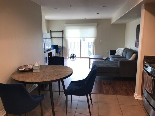 Foto del edificio - 801 W Hawthorn St