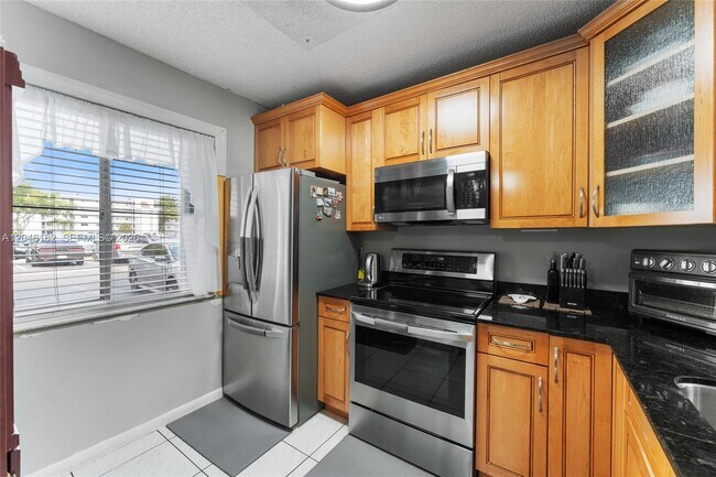 Foto del edificio - 8550 N Sherman Cir