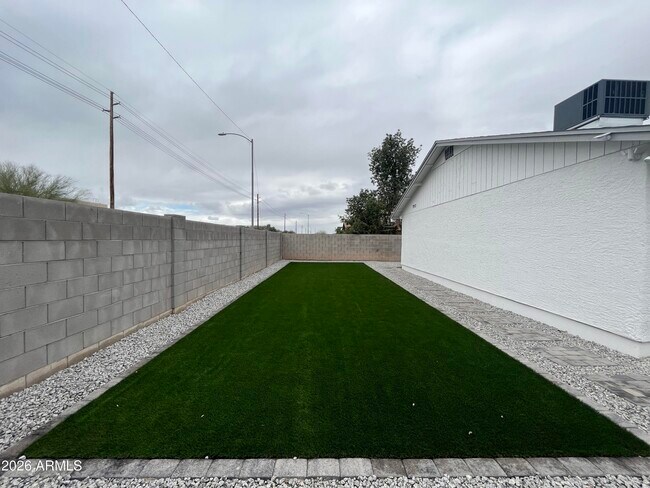 Foto del edificio - 2912 E Roeser Rd