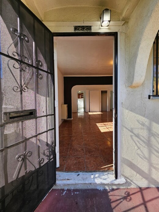 Foto del edificio - 2623 Hillcrest Dr