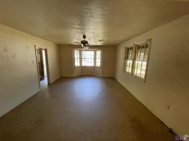 Foto del edificio - 3846 Charles Street - 4 bedrooms 2 baths
