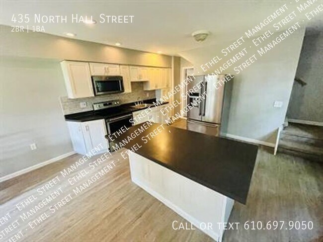 Building Photo - Beautiful Home A Few Blocks From Downtown
