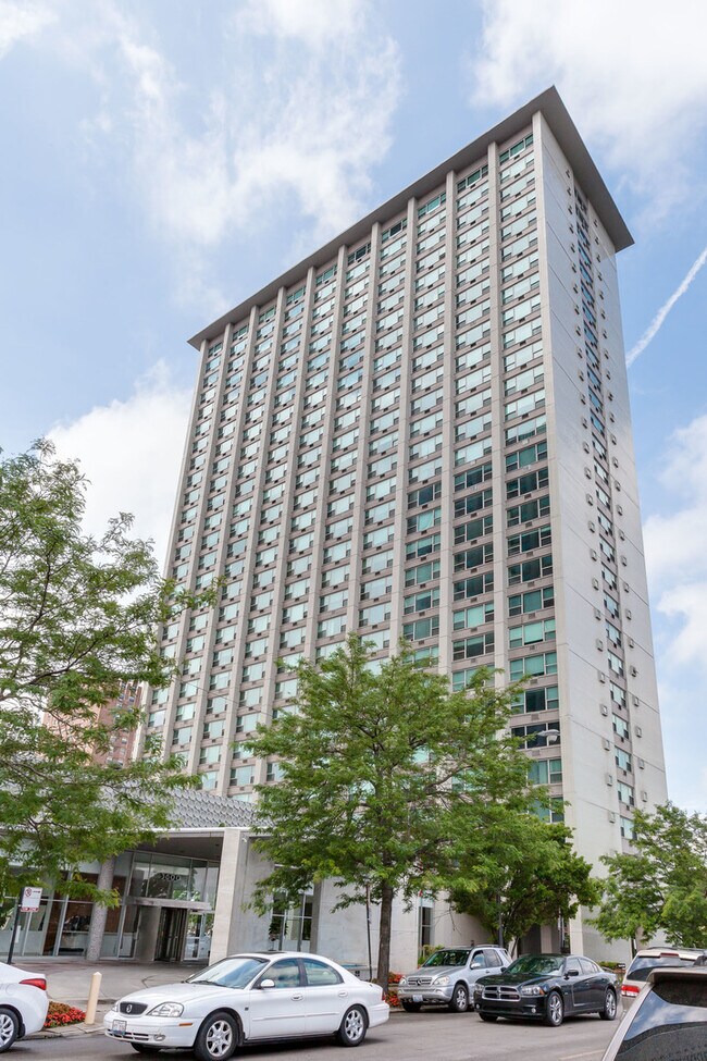 Foto del edificio - 3600 Lake Shore Dr.