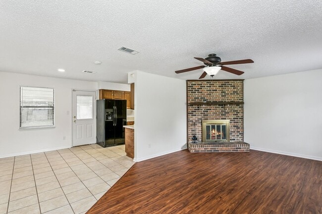 Building Photo - Minutes to NAS Pensacola & Corry Station – Convenient Coastal Living