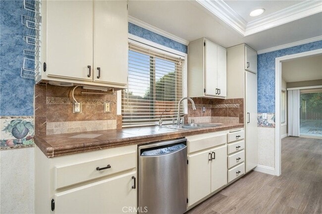 Foto del edificio - 1806 N Vineyard Ave