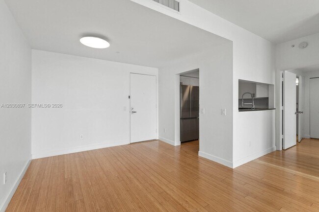 Foto del edificio - 2475 Brickell Ave