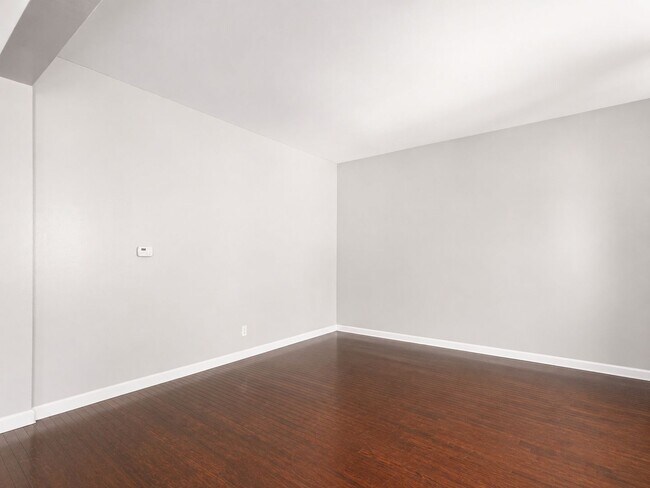 Foto del edificio - 227 E Northwood Ave