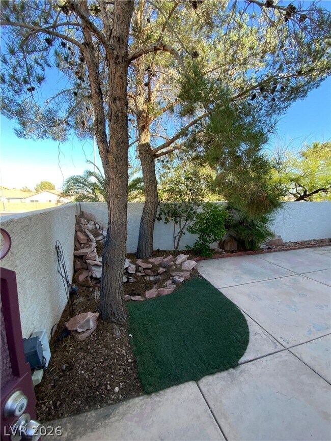 Foto del edificio - 3950 Starfield Ln