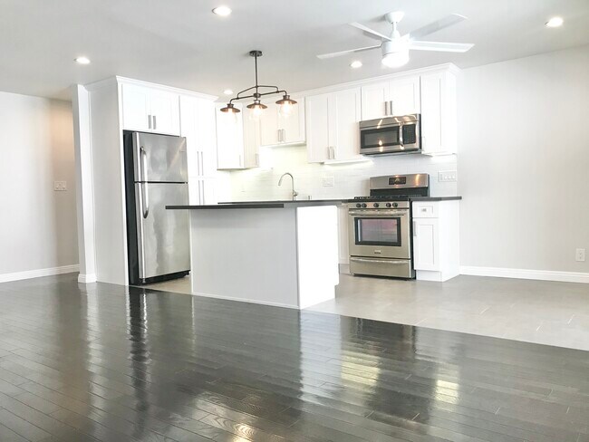 Kitchen and breakfast area - 824 6th St