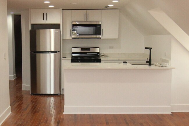 Foto del edificio - 1362 N Bosworth Ave