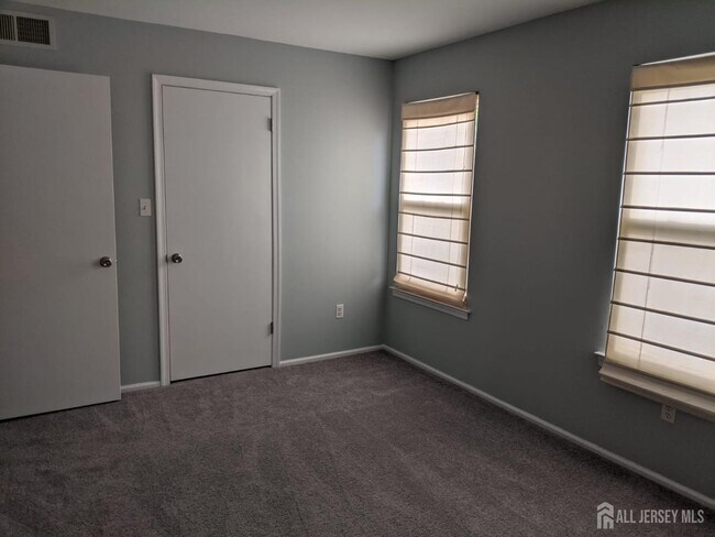 Building Photo - 99 Brookview Cir