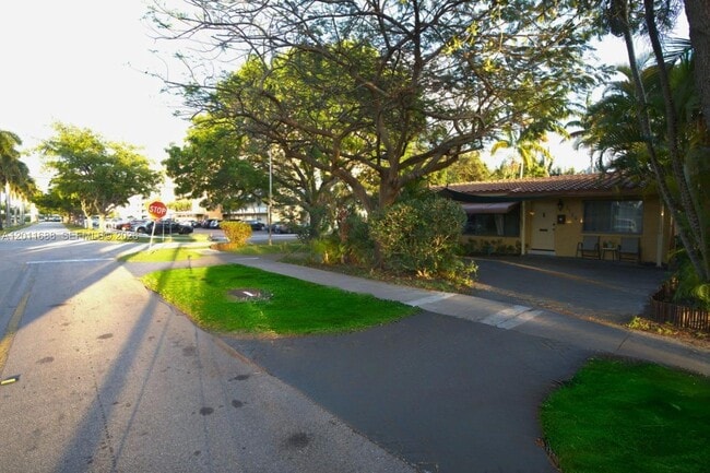 Foto del edificio - 1124 NE 7th St