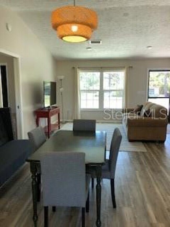 Foto del edificio - AVAILABLE LONG OR SHORT TERM