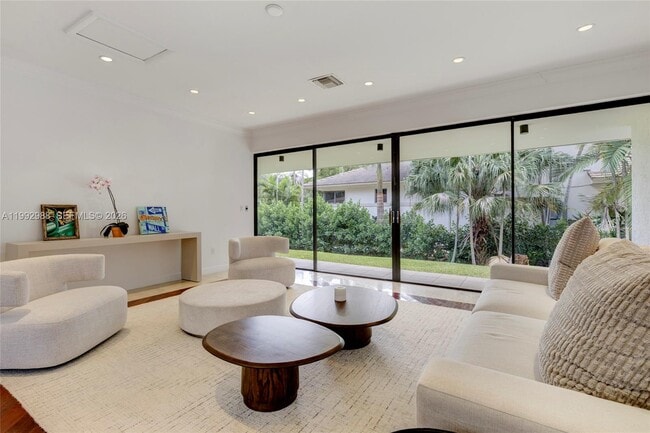 Building Photo - 8118 Los Pinos Blvd