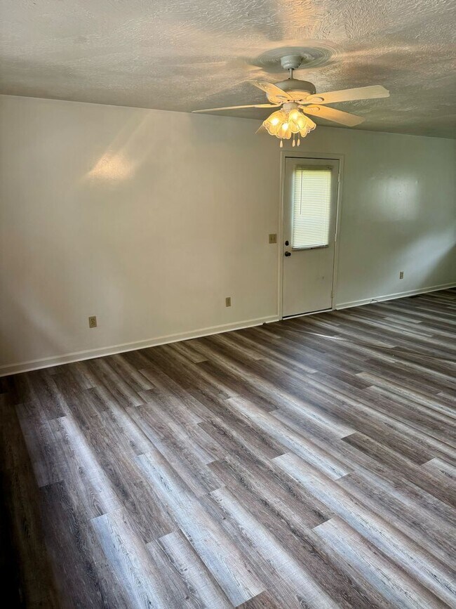 Foto del edificio - Newly Remodeled Duplex in Blacksburg