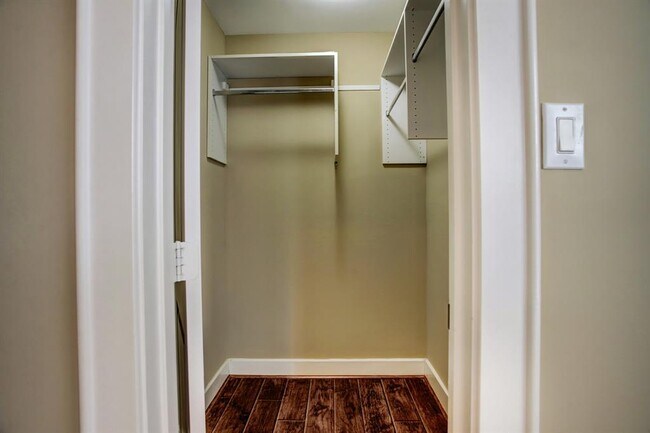 Building Photo - 3004 McCulloch Cir