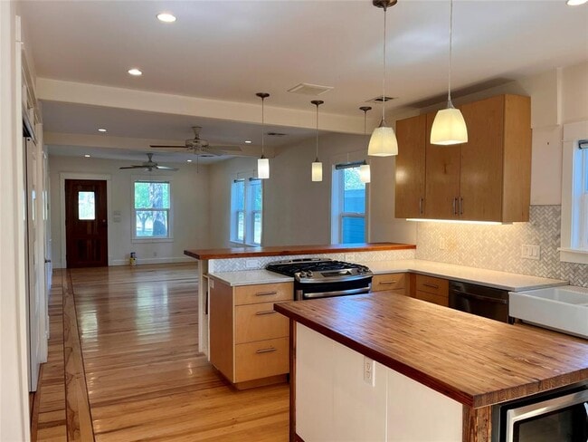 Foto del edificio - 2209 E 18th St