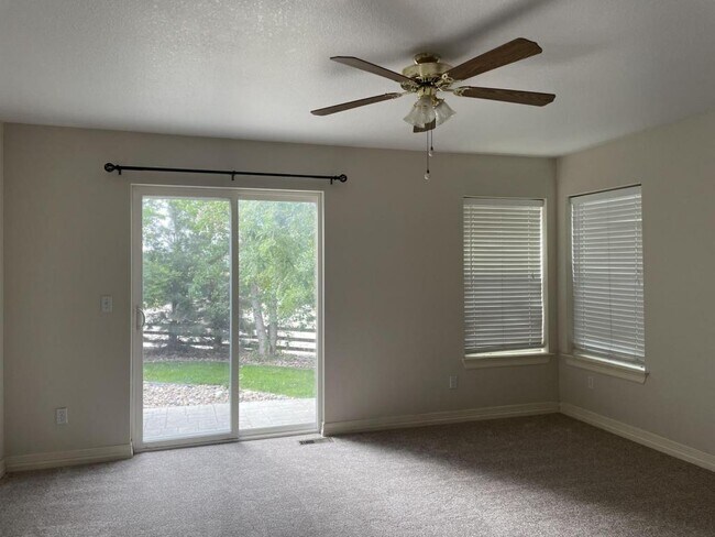 Building Photo - 827 Serenity Ln.