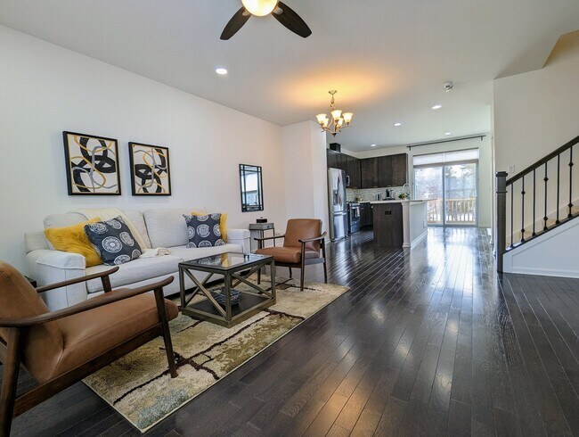 Building Photo - 851 Chase Ln