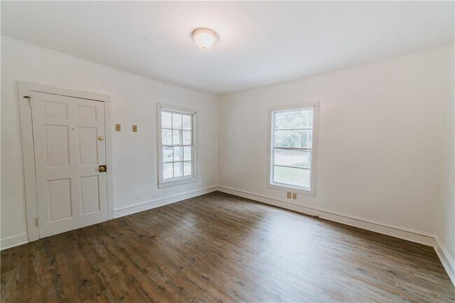 Building Photo - 108 Martin St