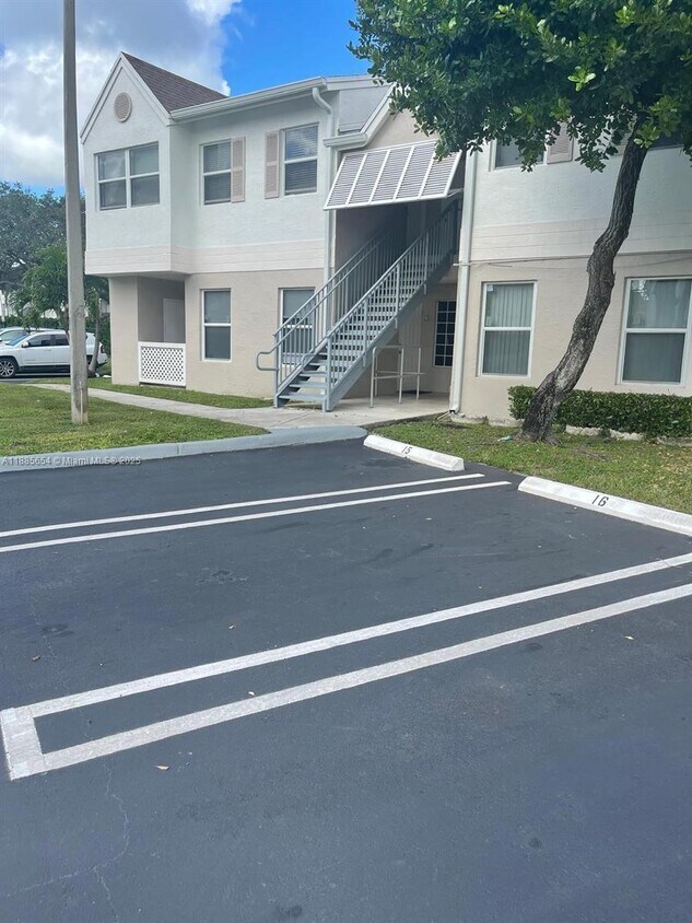 Foto principal - 17565 NW 67th Pl