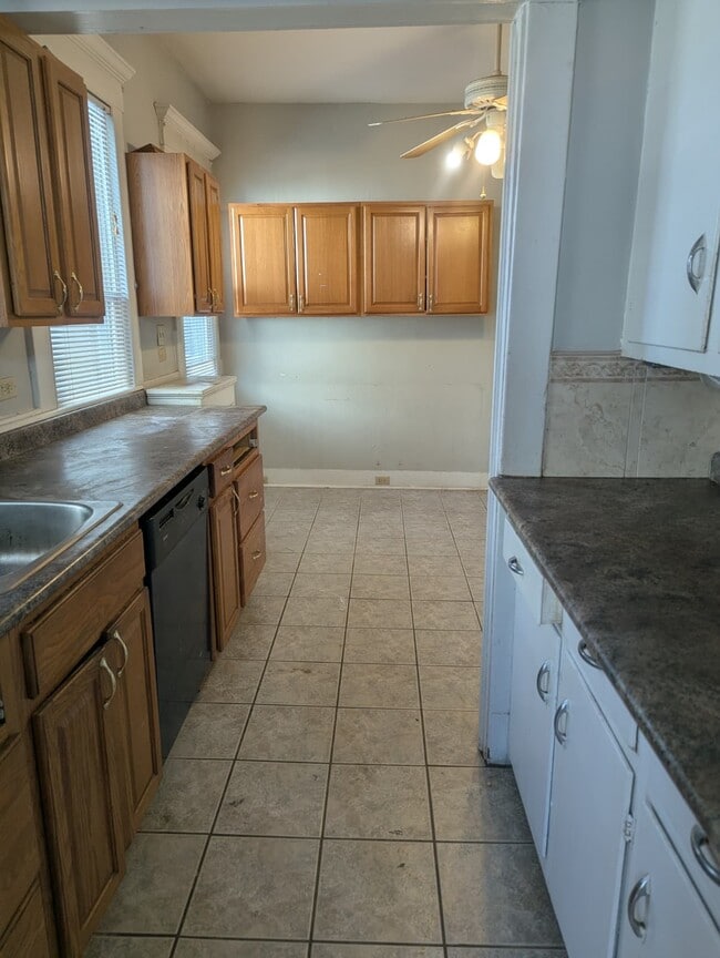 Building Photo - 64 Stanley St