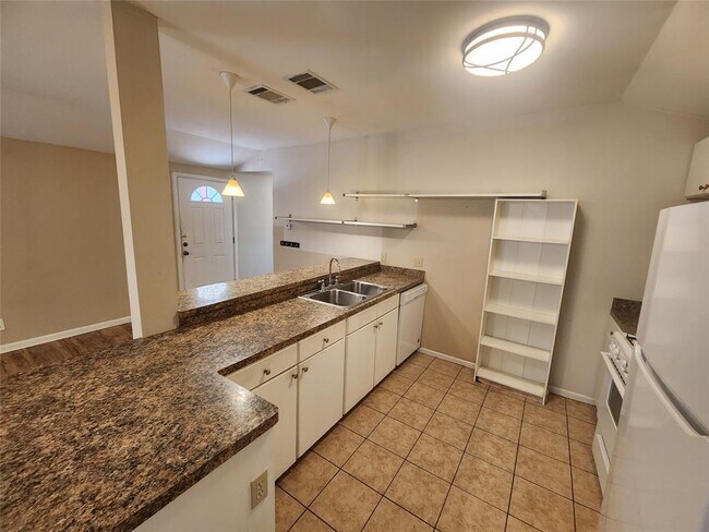 Foto del edificio - 608 1/2 Genard St