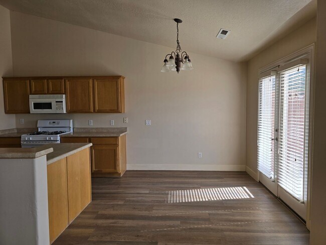 Building Photo - Southern View Subdivision Townhome