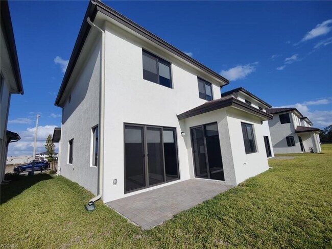 Foto del edificio - 5860 Agostino Way