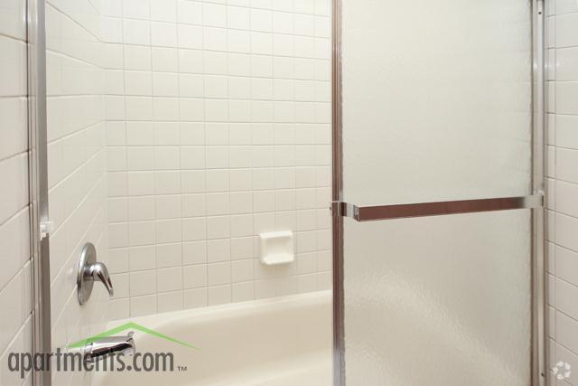 Bathroom - Edgewater Apartments