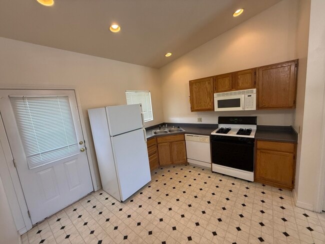 Building Photo - 4327 Sabana Loop SE