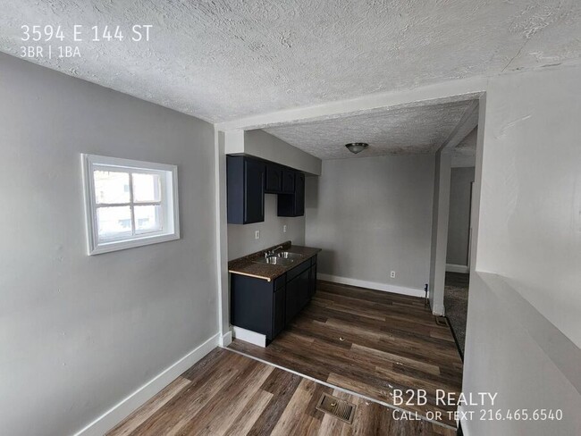 Building Photo - 3594 E 144th St